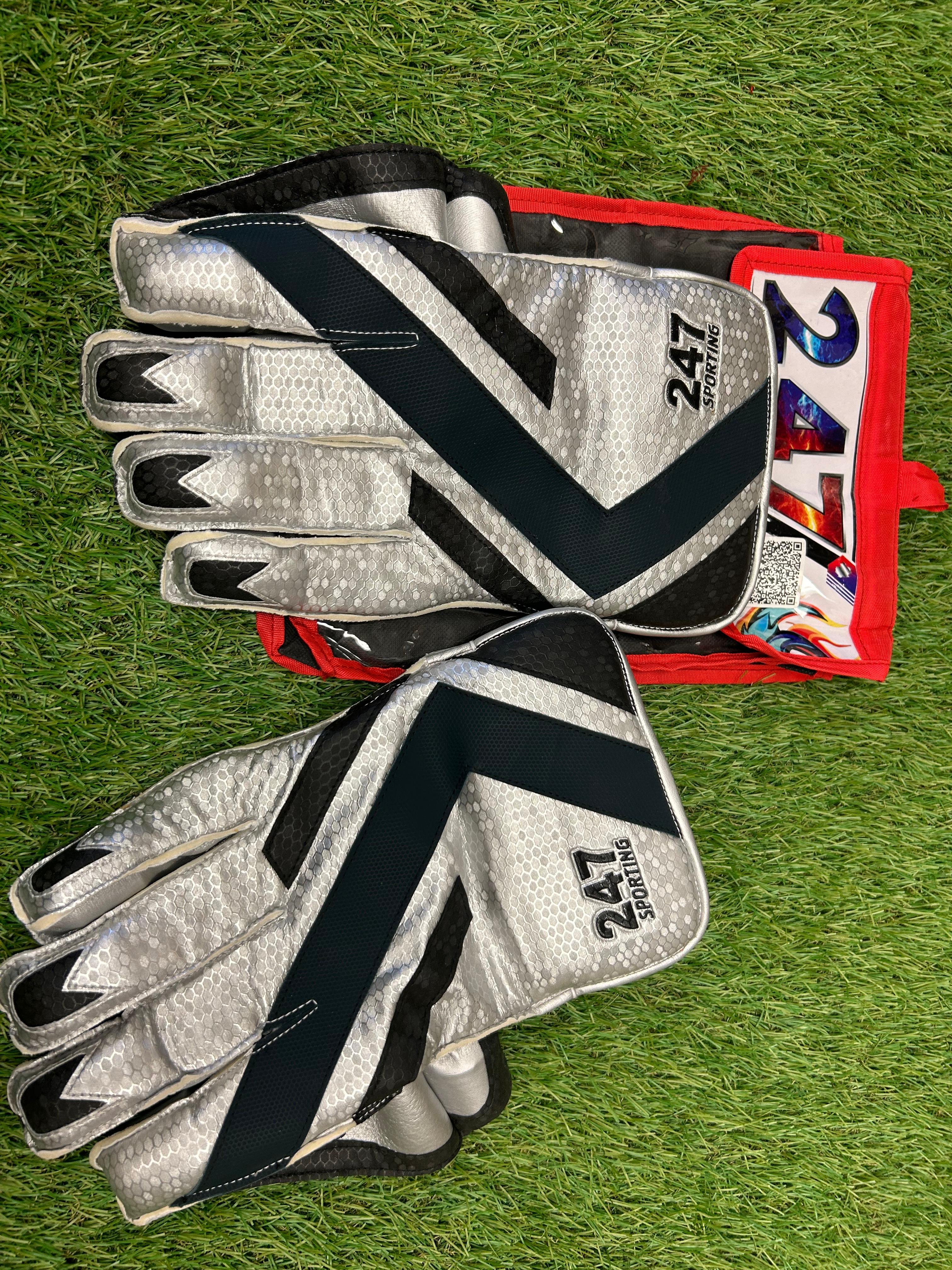 247 Player Edition Keeping Glove - Silver