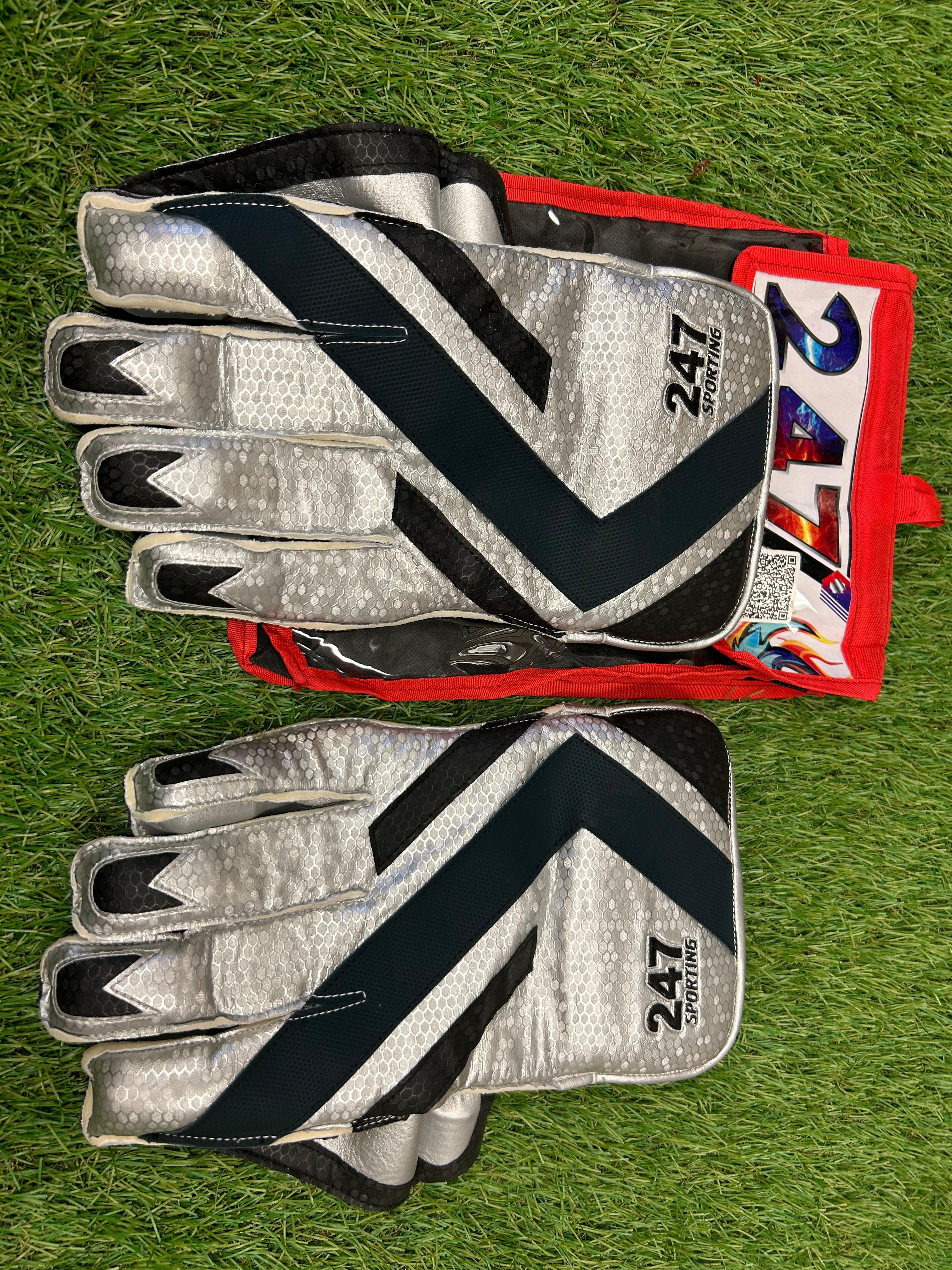 247 Player Edition Keeping Glove - Silver