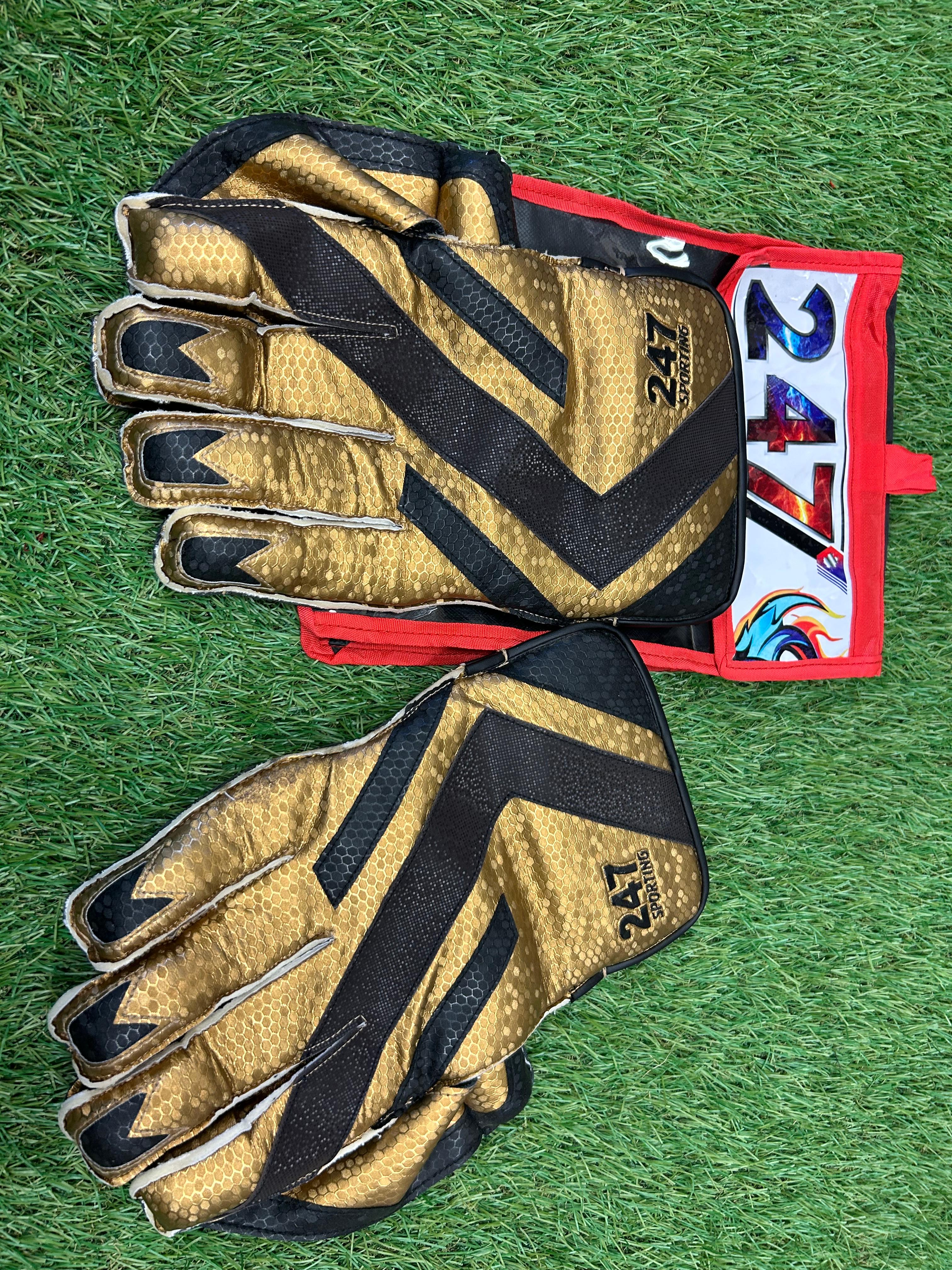 247 Player Edition Keeping Glove - Gold