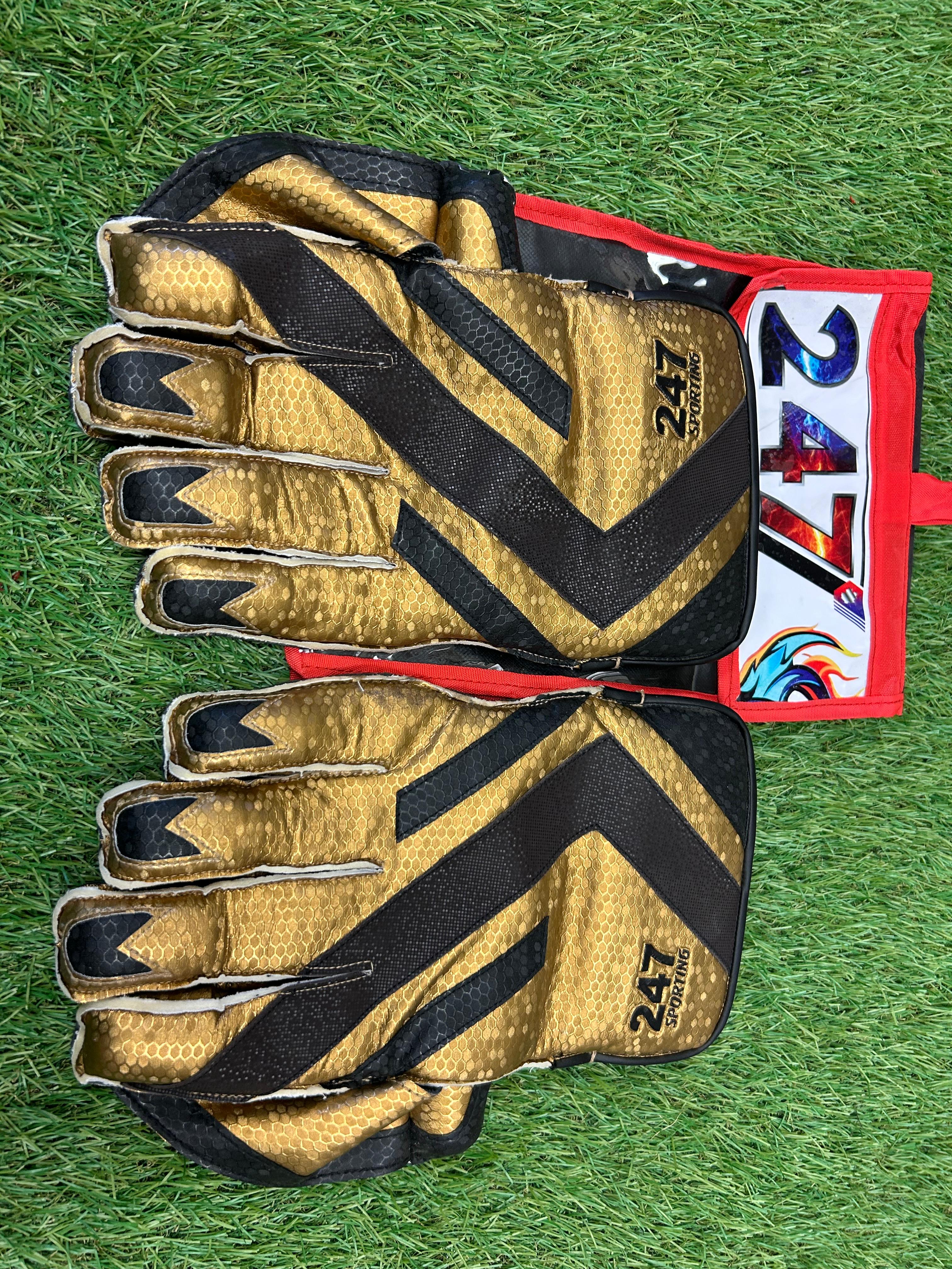 247 Player Edition Keeping Glove - Gold